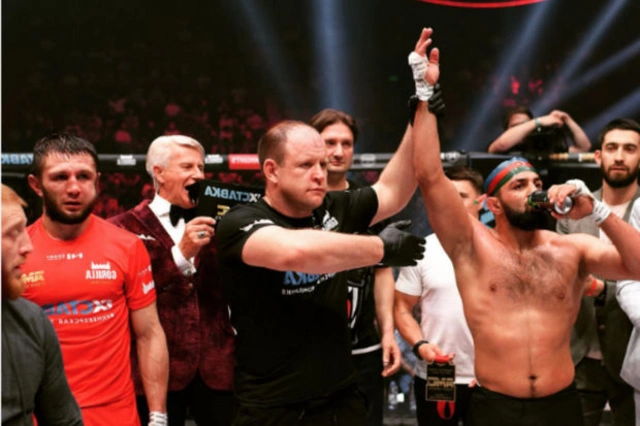 Азербайджанский боец по прозвищу "Танк" одержал победу над россиянином на AMC Fight Nights